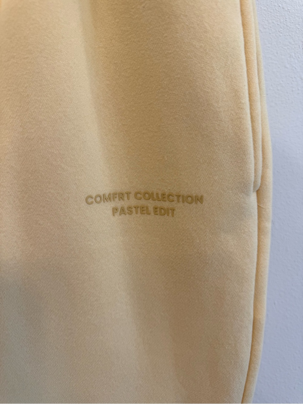 Comfrt Women's Pastel Collection Yellow Fleece Straight Lag Sweatpants Med Comfy - Picture 5 of 7